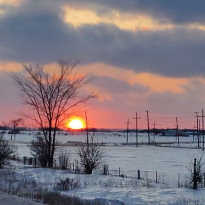 Universal-Net-Enterprise_A-beautiful-sunset-on-snowy-horizon